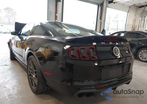 2013 Ford Shelby Gt500 z USA, uszkodzony, nr VIN 1ZVBP8JZ8D5260863